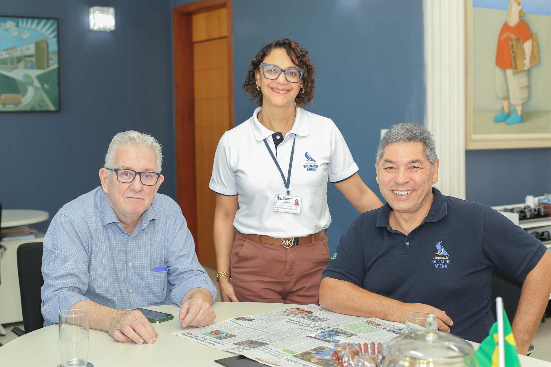 João Carlos Wey, presidente do SOS e doConselho Superior da FUA; Claudete Goes eSérgio Loyola, respectivamente, assistente sociale gerente de Desenvolvimento e PromoçãoSocial da Fundação Salvador Arena