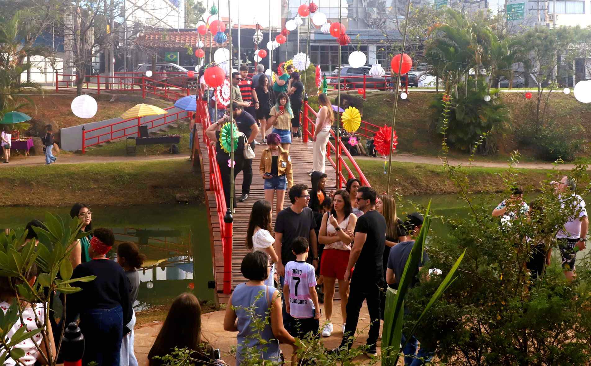 Evento reuniu público diversificado em
busca de comidas típicas e apresentações 