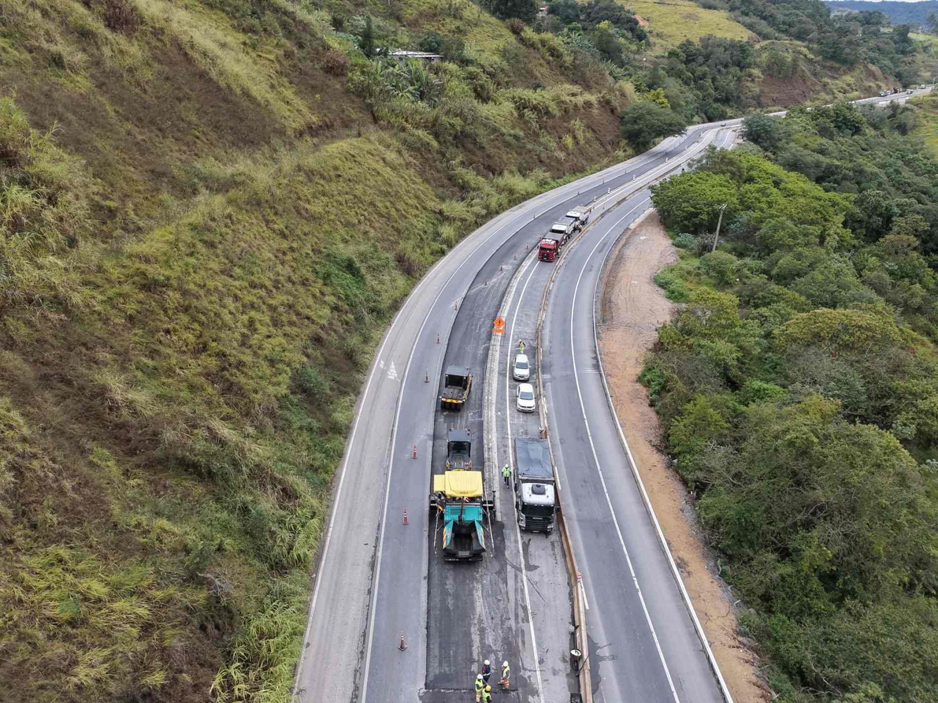 Operação ocorre diariamente no período da tarde, com interdições na rodovia e na alça de acesso do km 54A da Castello Branco