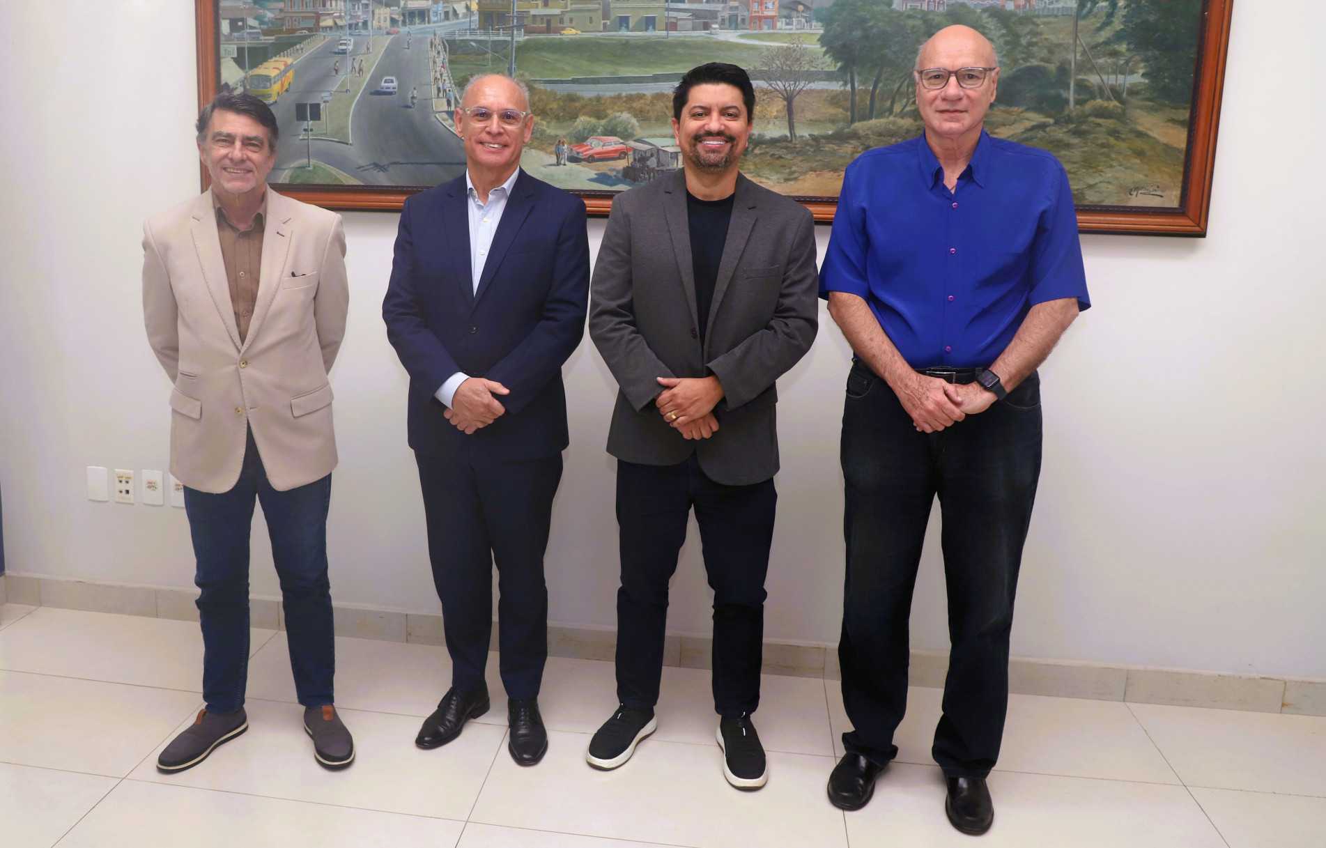 VisitaVisita, Jo&atilde;o Guariglia, Nilton C&eacute;zar, Hygor Duarte e  Carlos Corr&aacute;