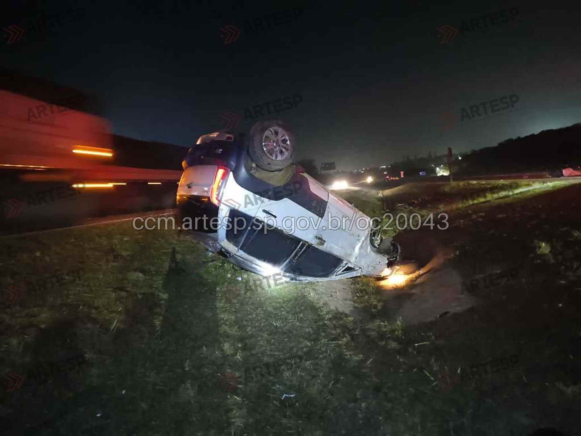 Capotamento deixou um morto e quatro feridos na SP-75