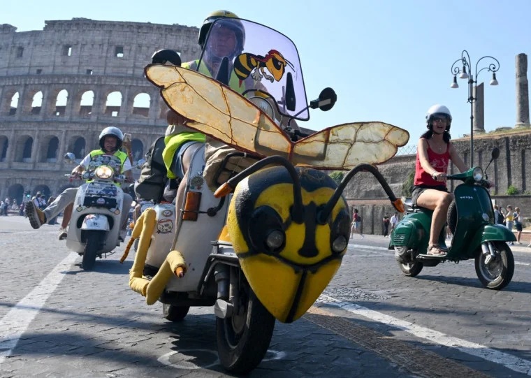 Vespas em Roma 