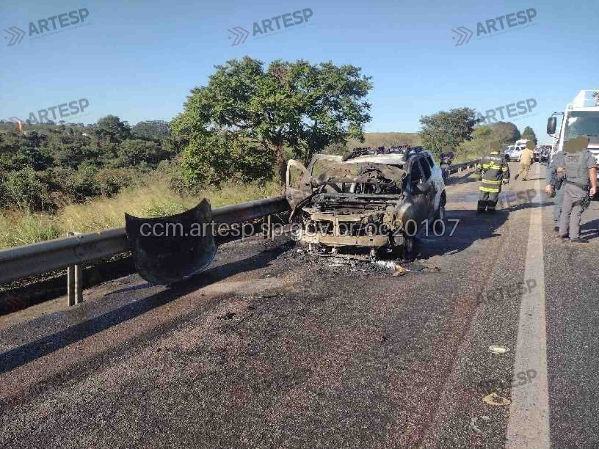 Imagem da Viatura após os bobeiros apagarem o fogo