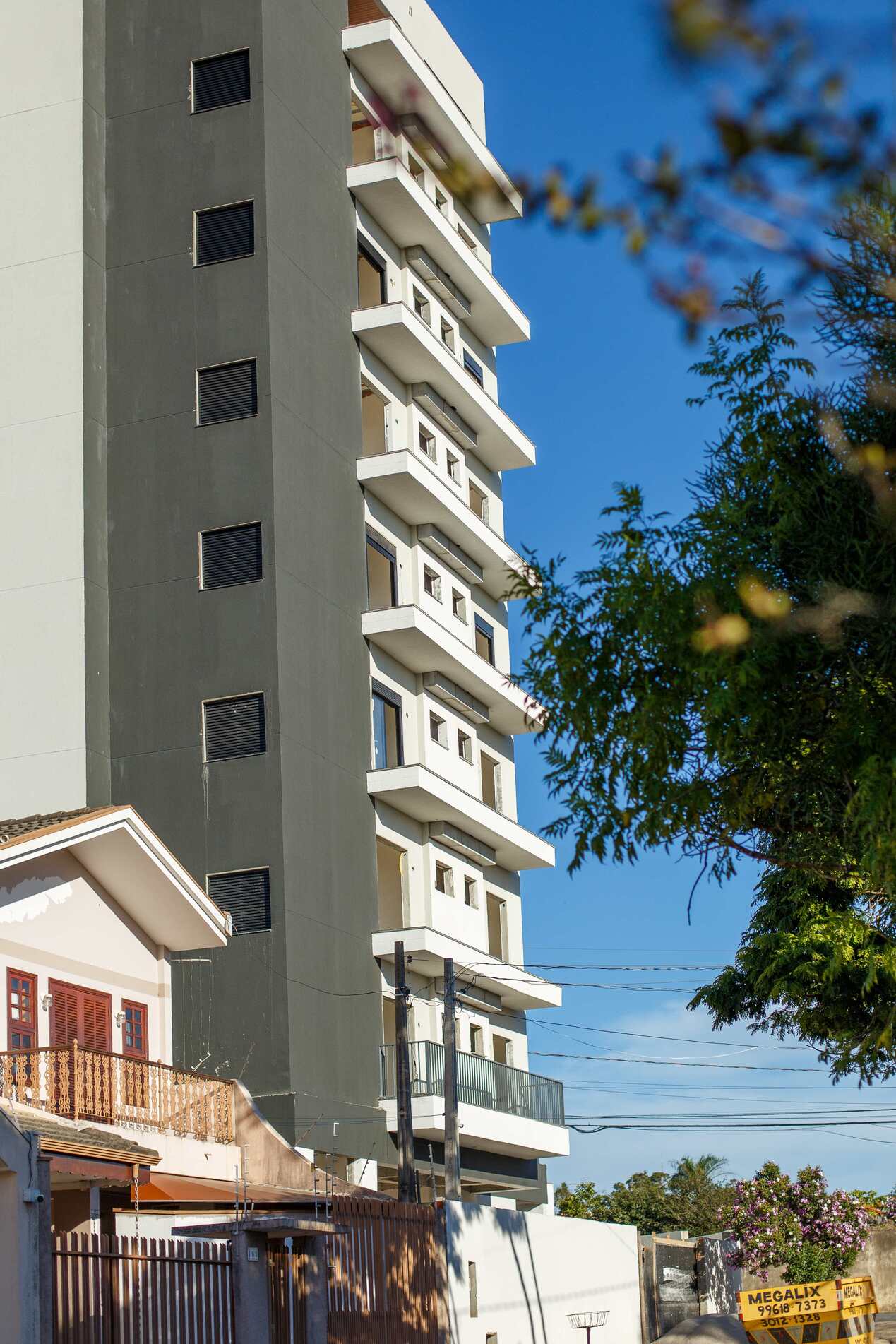Prédio de apartamentos fica na rua Celestino Bertanha, no Jardim Astro
