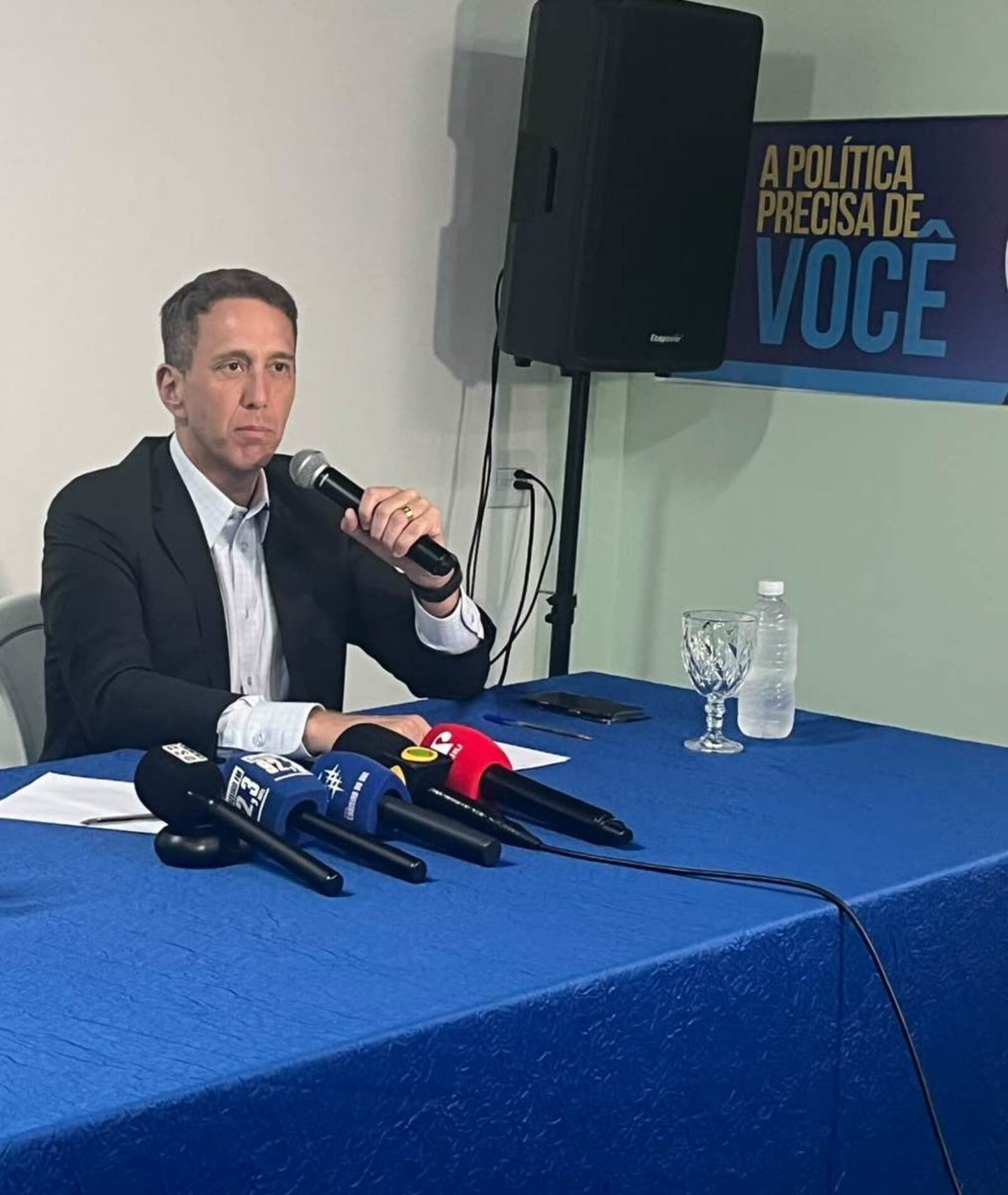 Prefeito de Sorocaba durante entrevista coletiva que ocorreu ontem, na sede do União Brasil