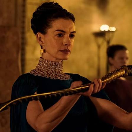 Anne Hathaway interpreta Penélope, que aguarda o retorno do herói durante sua longa jornada de volta a Ítaca