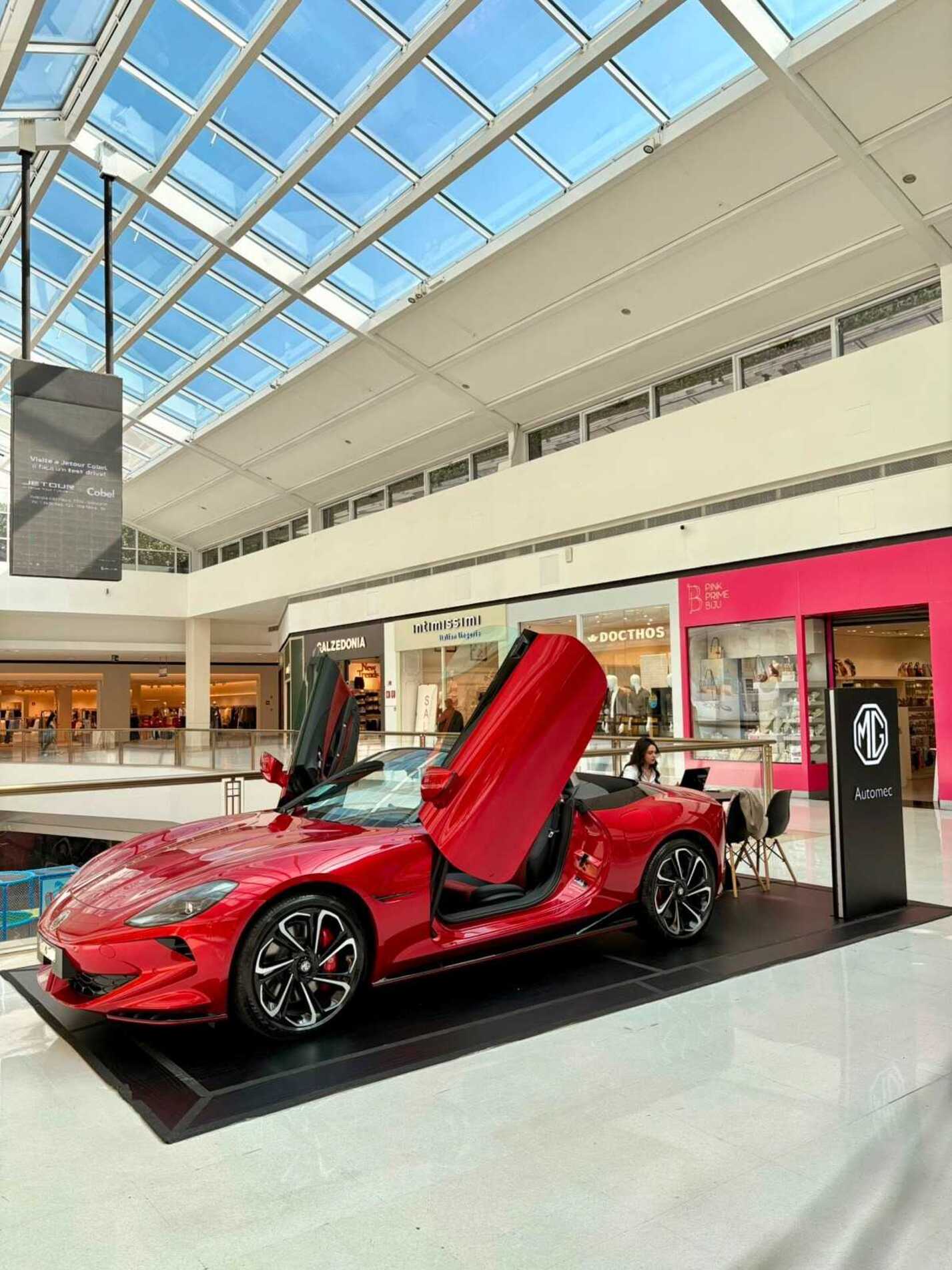 Espaço exclusivo da MG Motor no Iguatemi
permite visitantes conhecerem os modelos