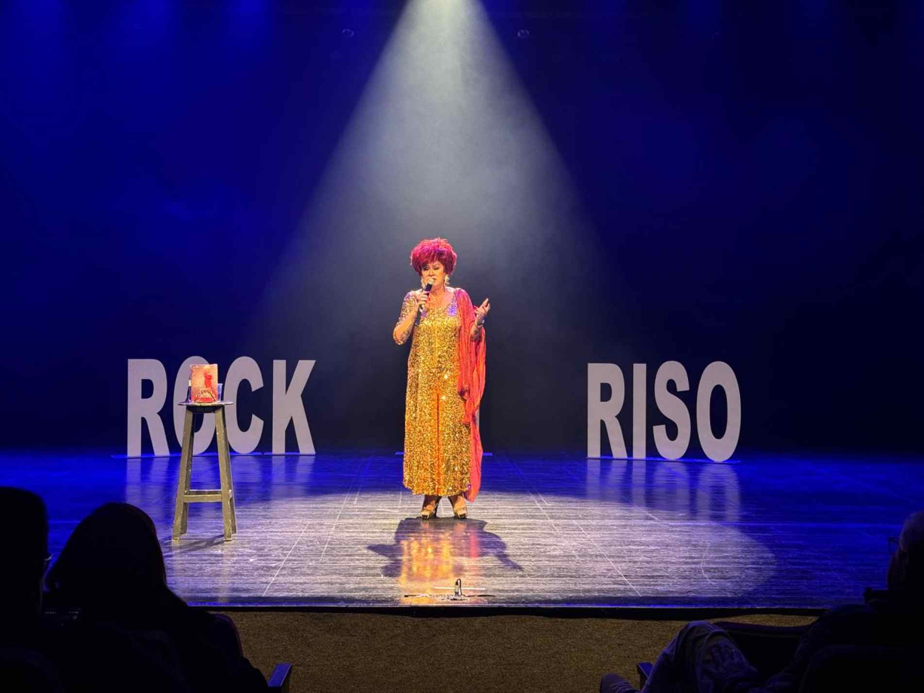 A humorista Nany People foi uma das atrações do palco Rock in Riso, na Festa Julina Beneficente de Sorocaba, e conquistou o público com um espetáculo que reuniu humor, música e histórias marcantes