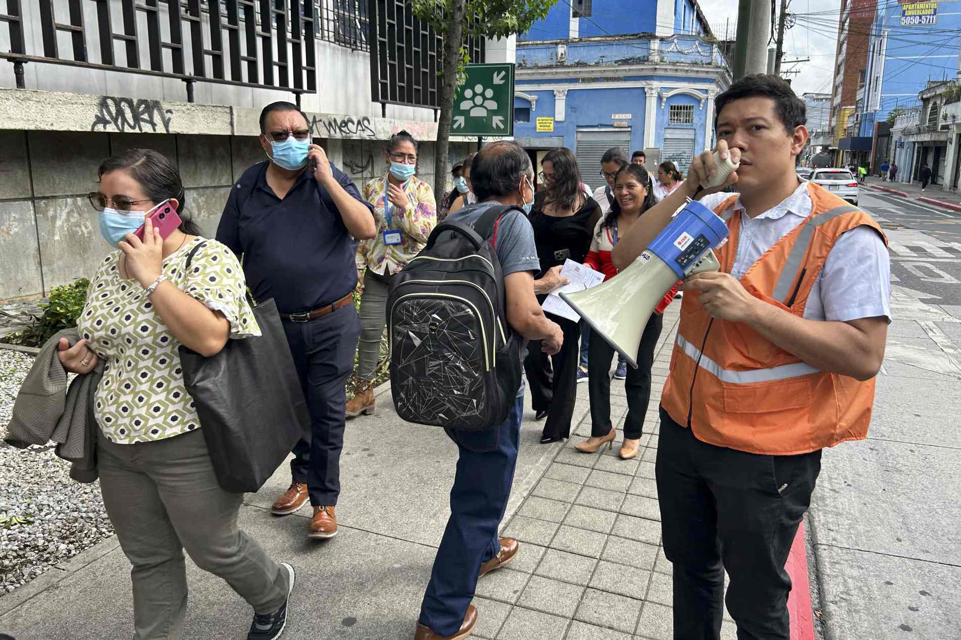 Trabalhadores desceram dos prédios, assustados