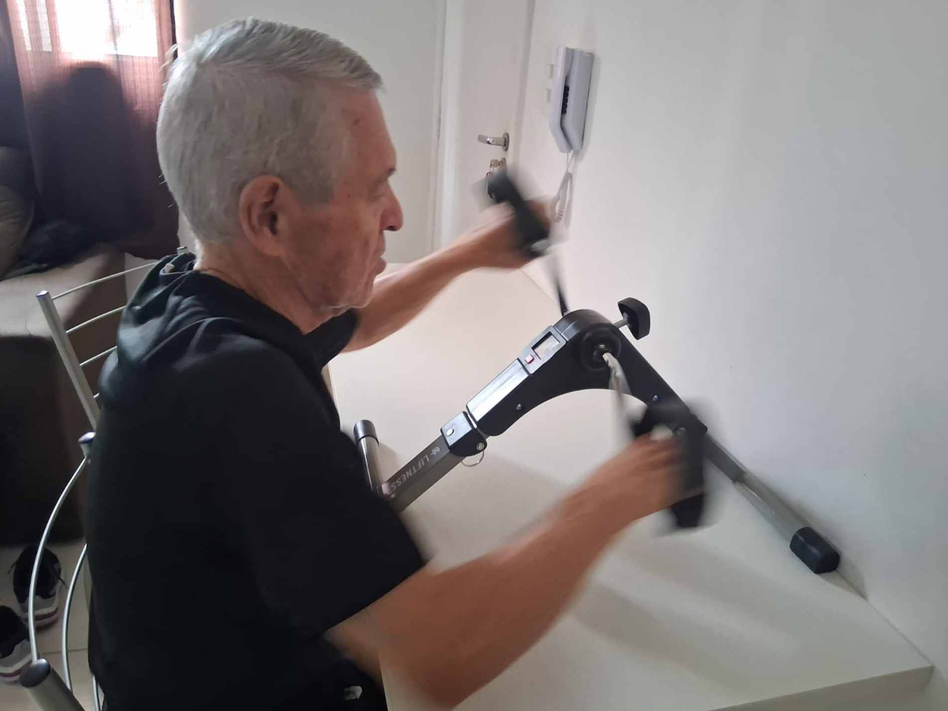 Principais benefícios são o aumento do equilíbrio e da
 coordenação motora, a redução de riscos de quedas e fraturas