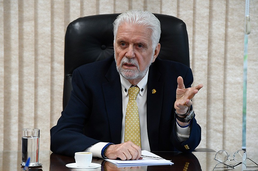 Senador disse que vai provar sua inocência