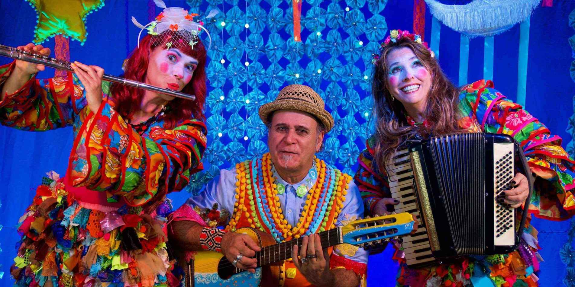 A montagem conta com a colaboração artística de Rosane Almeida e direção de encenação de Maria Eugênia Tita, ambas do Instituto Brincante, criado em 1992 por Rosane Almeida e Antônio Nóbrega