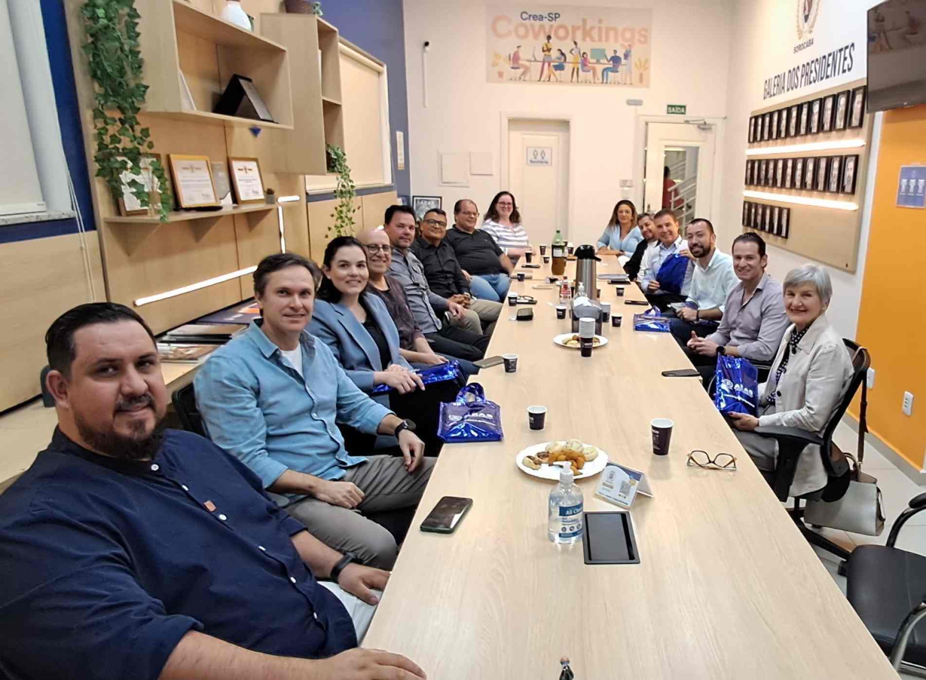 Representantes do Secovi-SP, do SindusCon-SP e da Associação dos 
Engenheiros e Arquitetos de Sorocaba se reuniram para discutir desafios