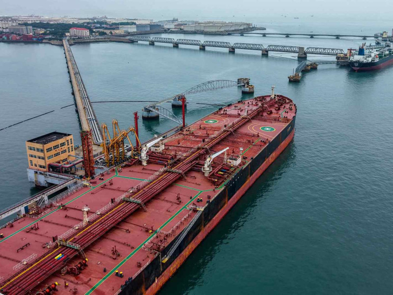 Preço do petróleo dispara e ultrapassa 100 dólares