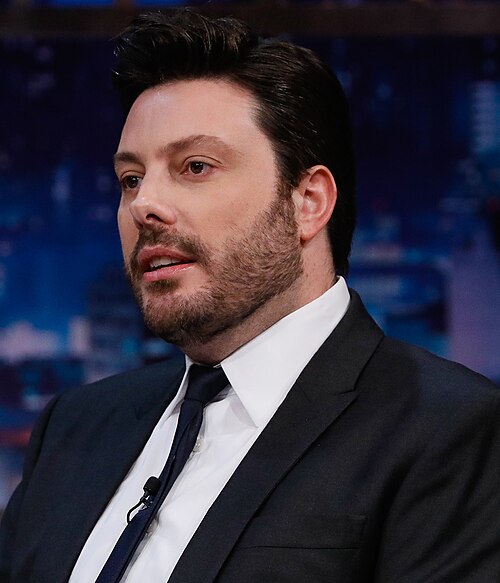 Na sexta-feira (31), Danilo Gentili comanda a noite de humor