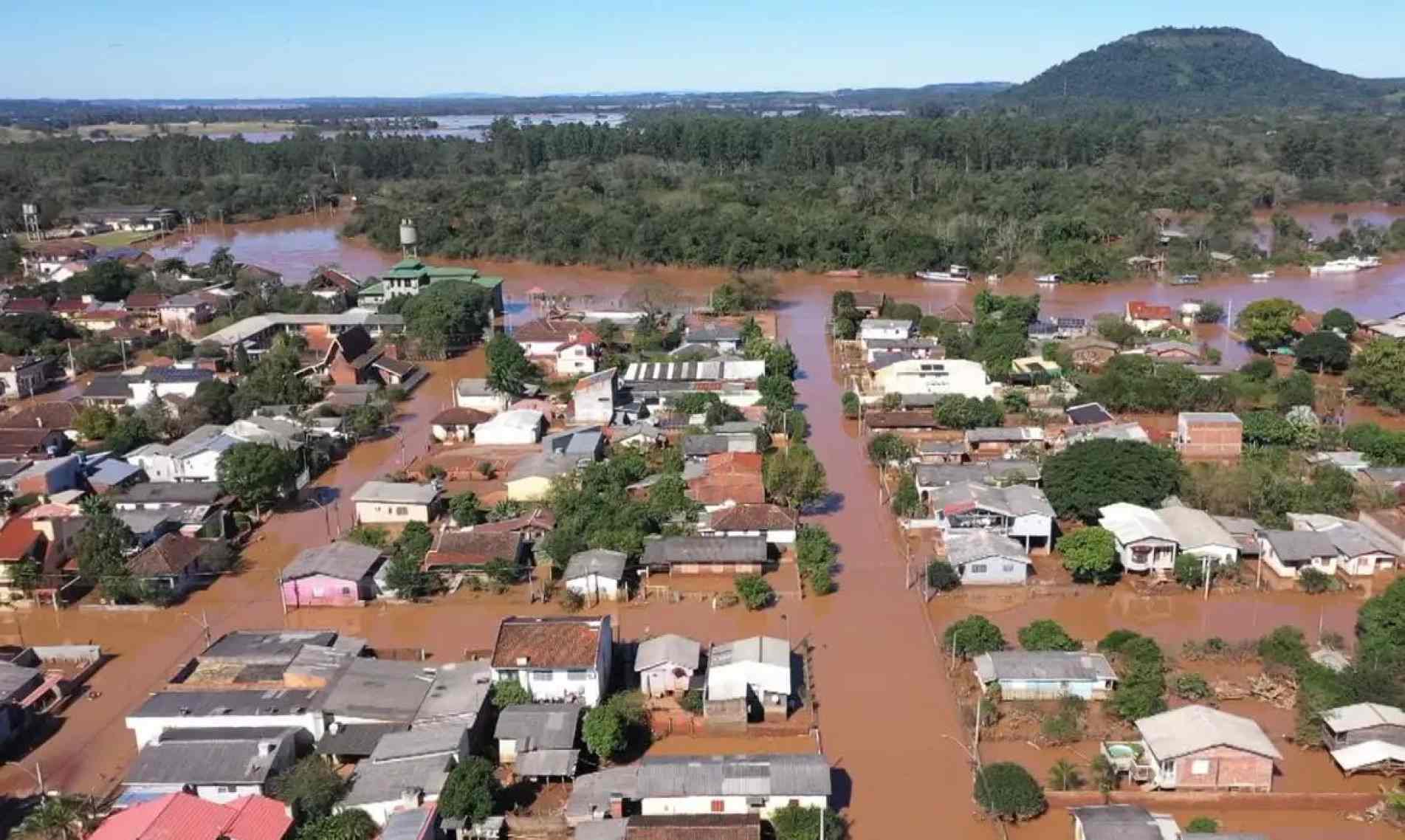 Moradores de cidades gaúchas enfrentam alagamentos e há previsão de mais chuva