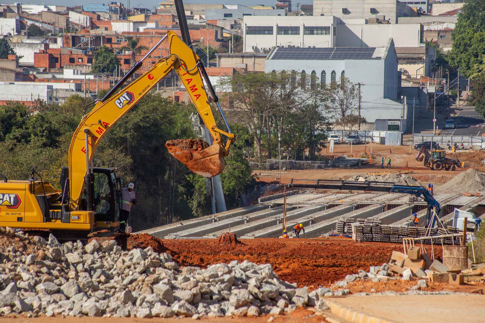 Montagem das vigas na estrutura foi finalizada. Serviços no complexo viário seguem em ritmo acelerado