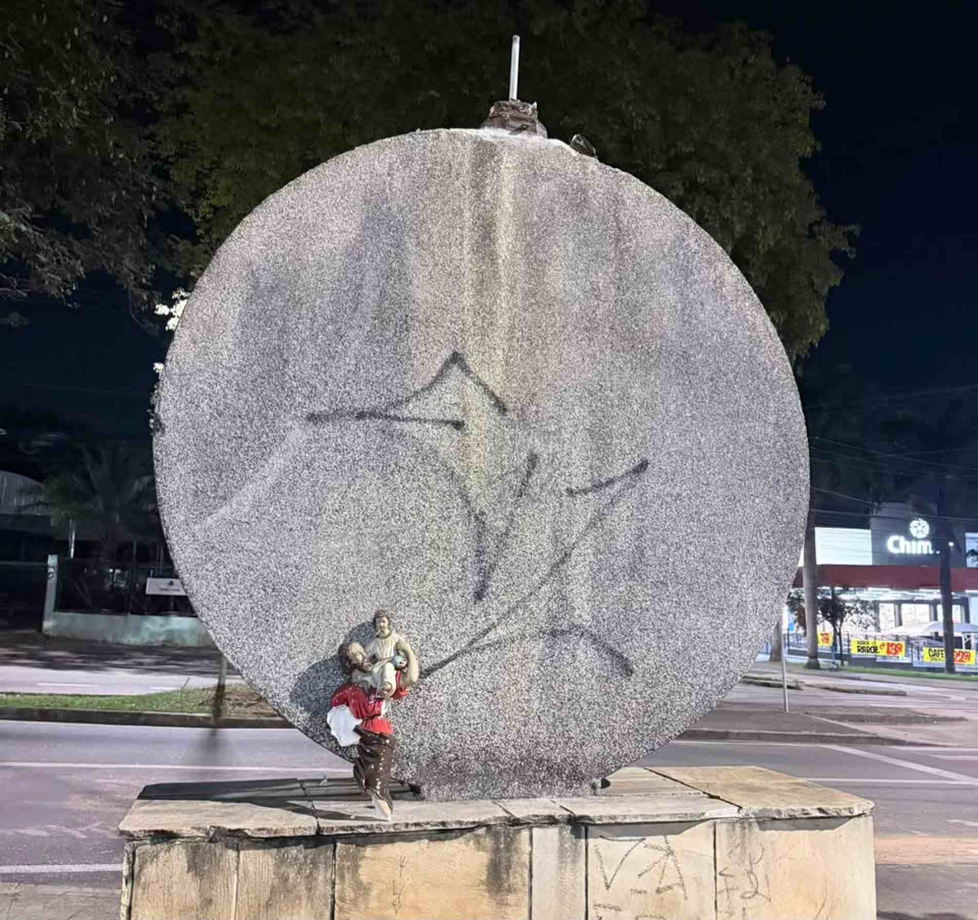 Monumento é homenagem para São Cristóvão, Padroeiro dos Motoristas