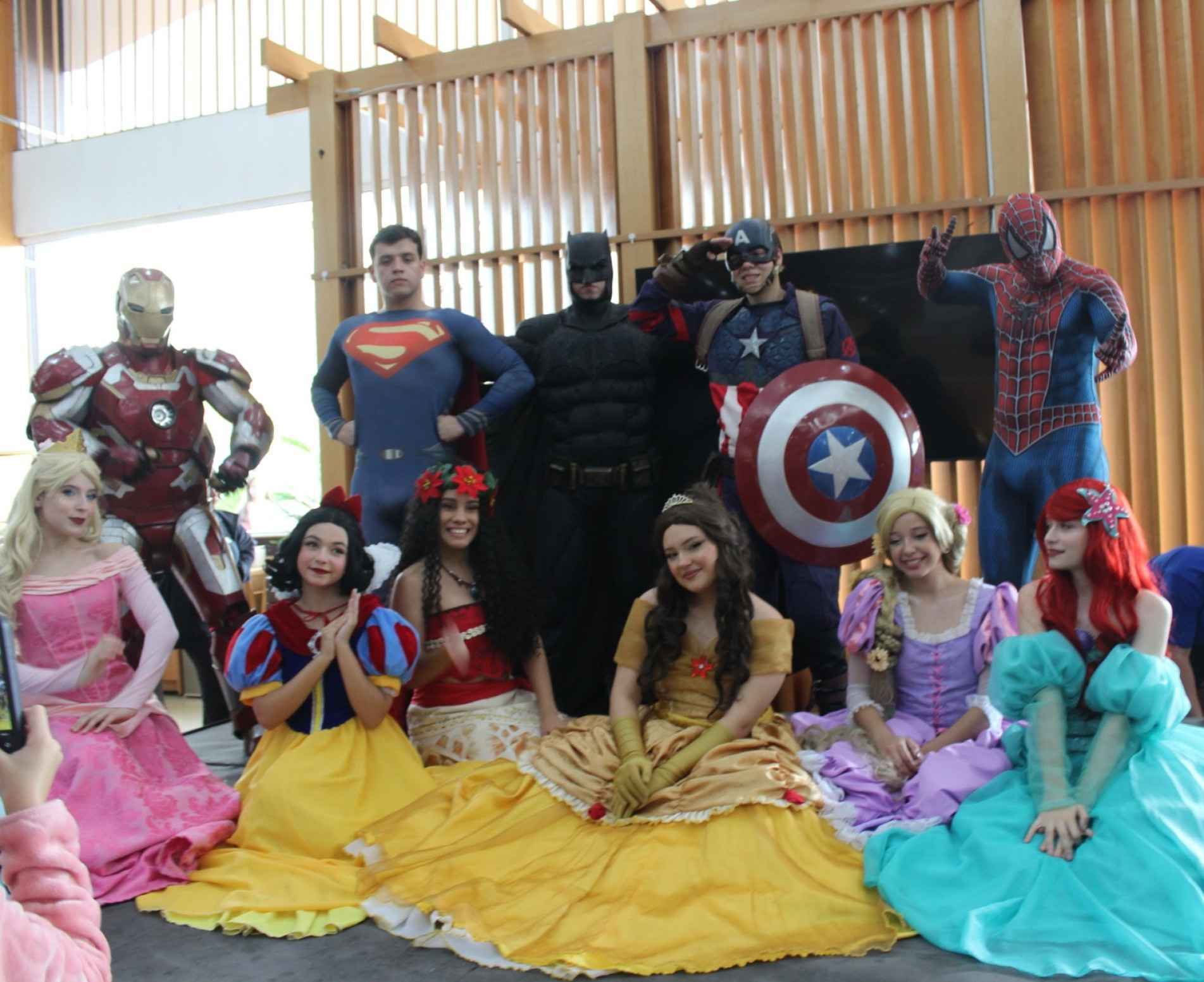 Mais do que interpretar personagens, princesas, heróis e heroínas despertam valores importantes no universo infantil