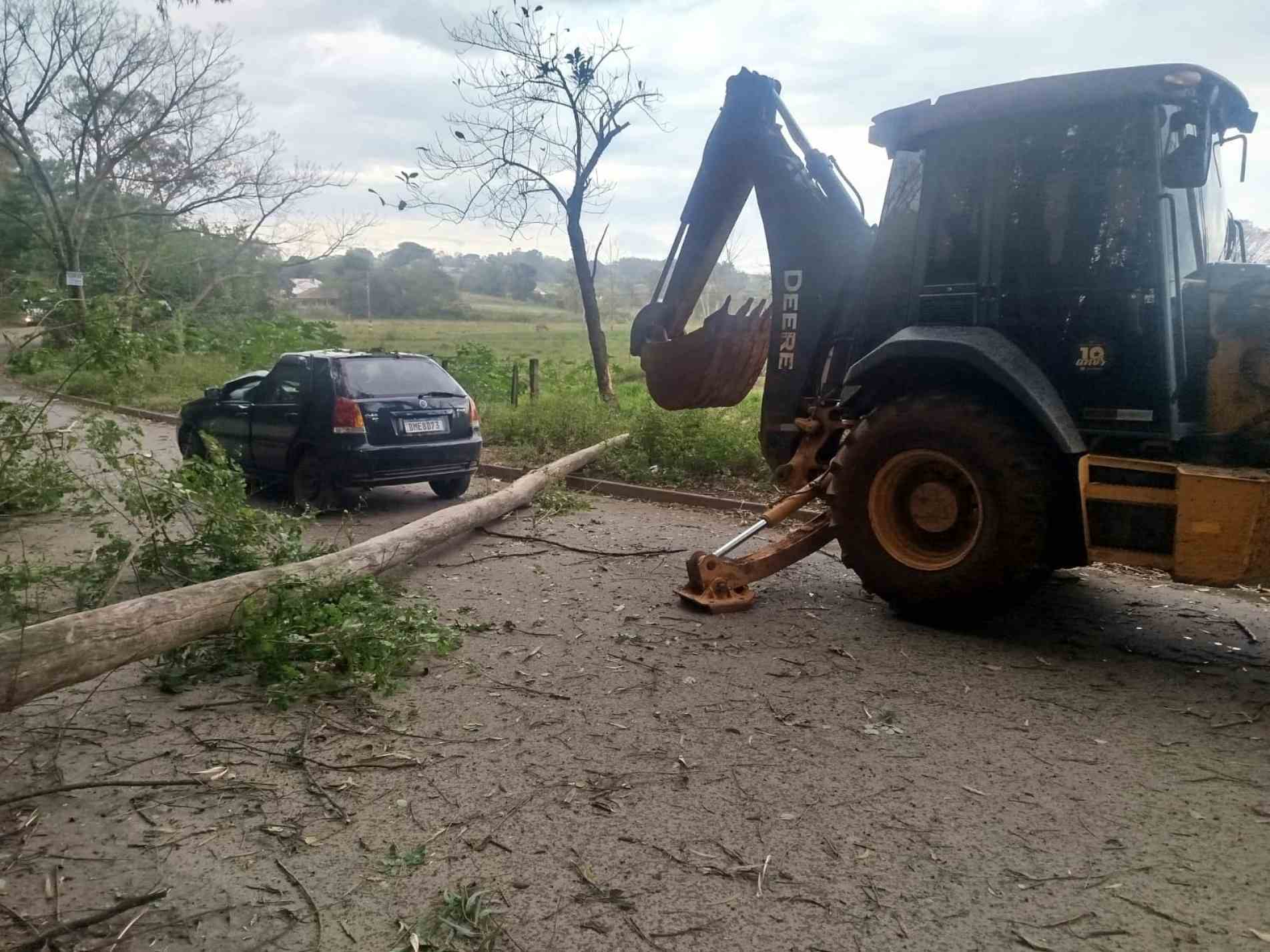 O acidente ocorreu durante as fortes rajadas de vento que atingiram o município