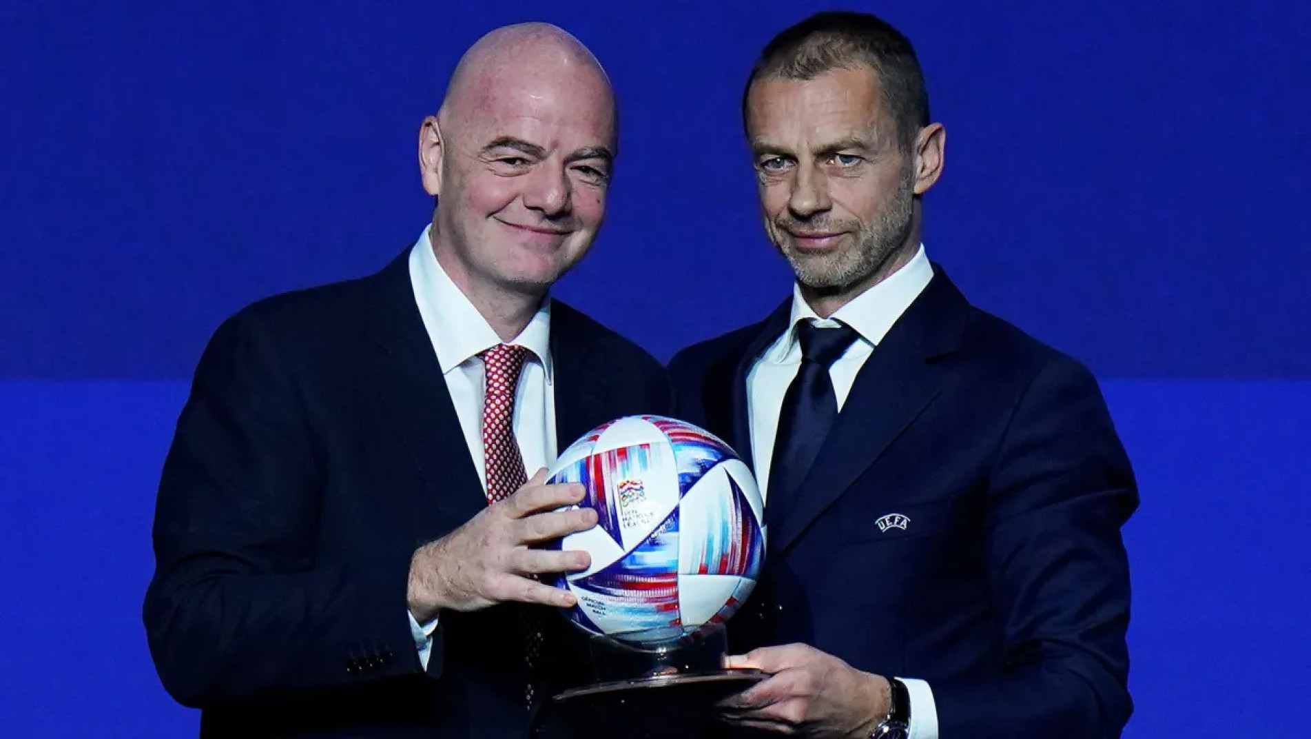 Gianni Infantino dirige a Fifa e Aleksander Ceferin a Uefa
