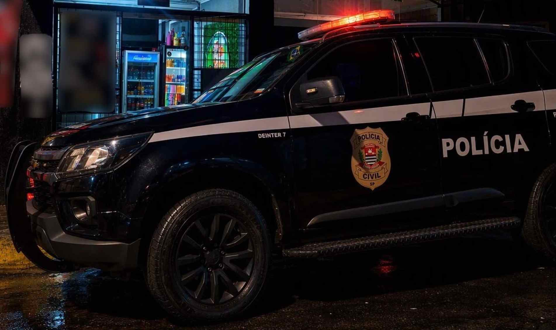 De acordo com as investigações, a autoria do crime estaria vinculada a traficantes atuantes na região
