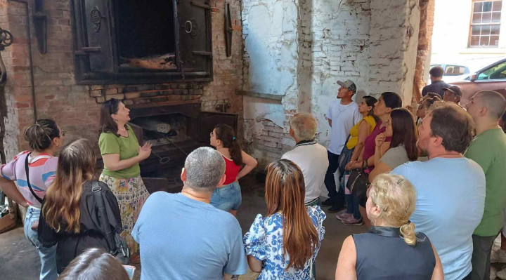 Feira de Antiguidades transforma Fábrica São Luiz em túnel do tempo