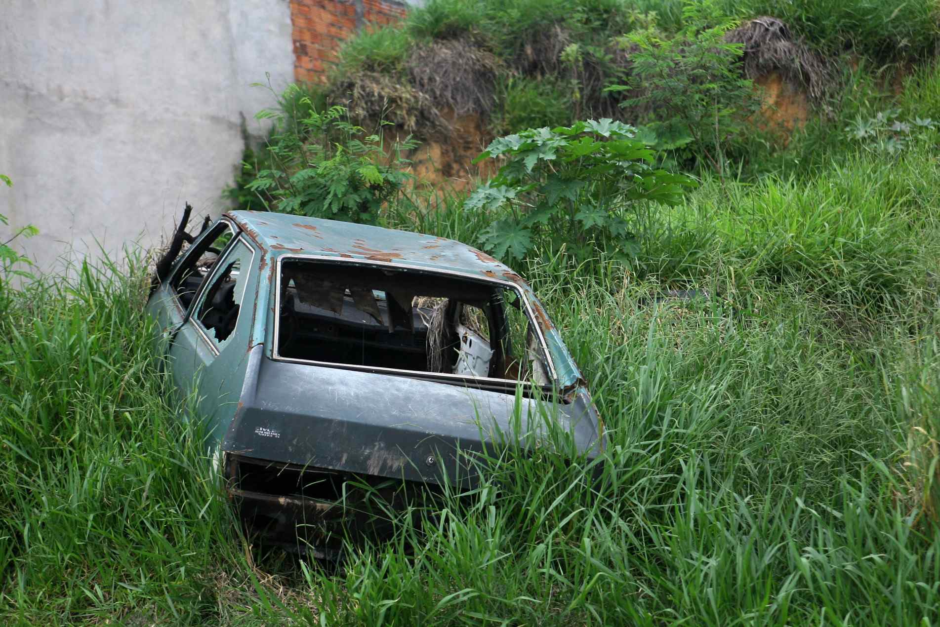 Procedimento é gratuito. Proprietário pode vender a sucata ou parte das peças a um desmonte autorizado