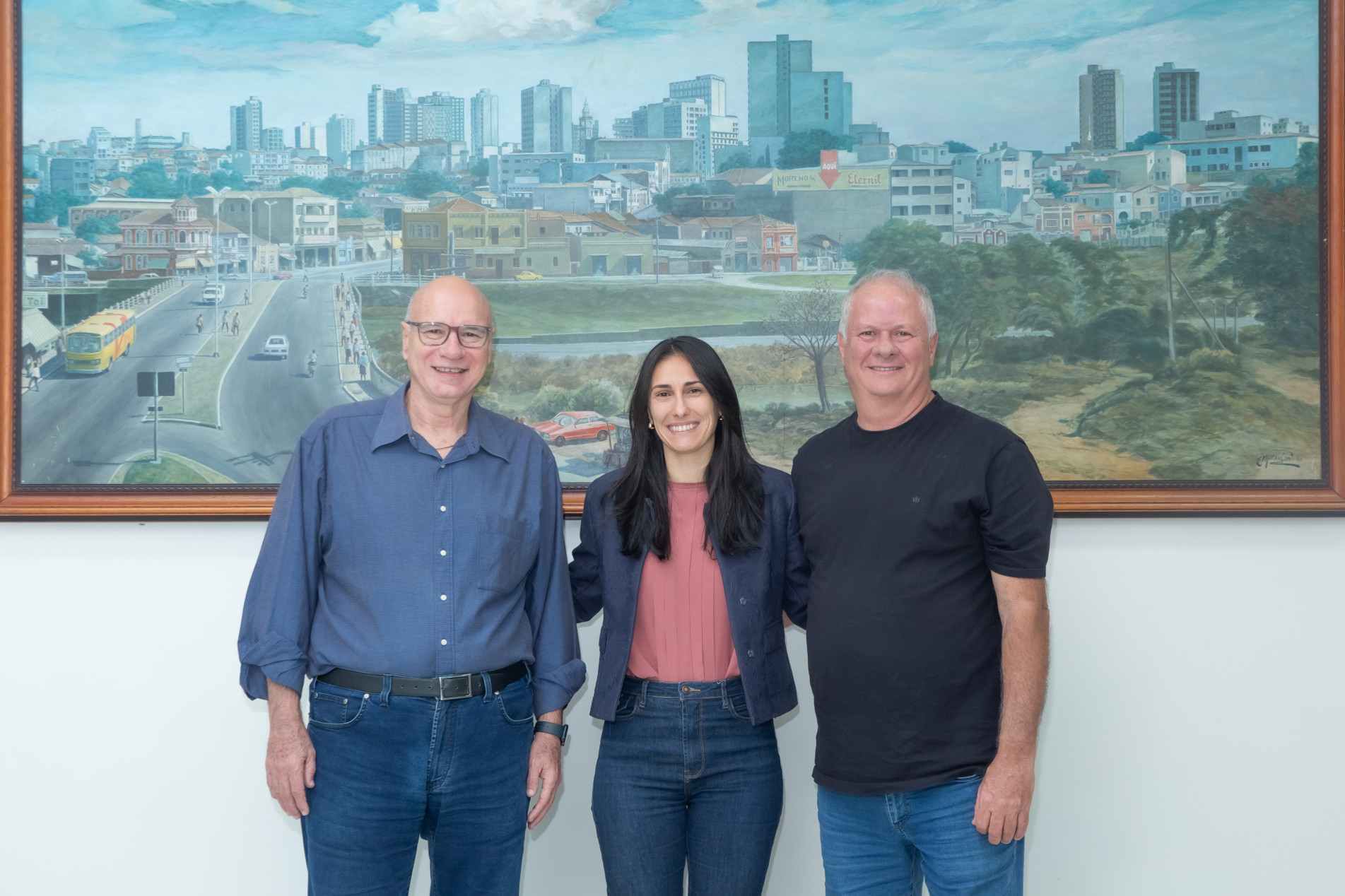 Na foto, da esquerda para a direita: o diretor presidente da diretoria executiva da FUA, Carlos Hingst Corrá; 
a secretária estadual de Meio Ambiente, 
Infraestrutura e Logística (Semil), Natália Resende; 
e o diretor editorial da FUA, Rubens Cury Basso