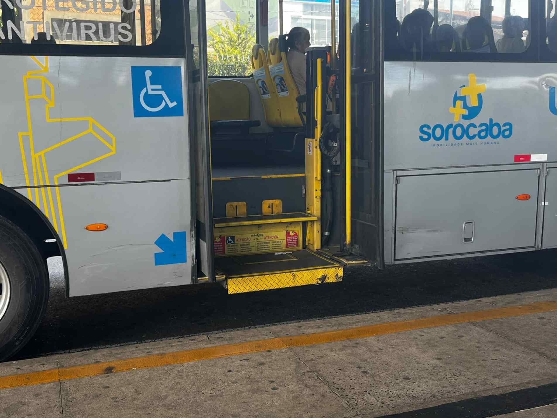 Um dos principais problemas comentados é sobre pessoas 
impossibilitadas de usar escadas e que, infelizmente, 
não tem acesso a ônibus suficientemente adaptados