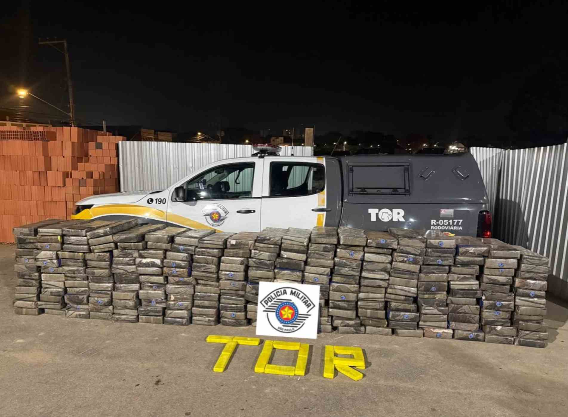 Motorista do caminhão foi preso em flagrante por tráfico de drogas