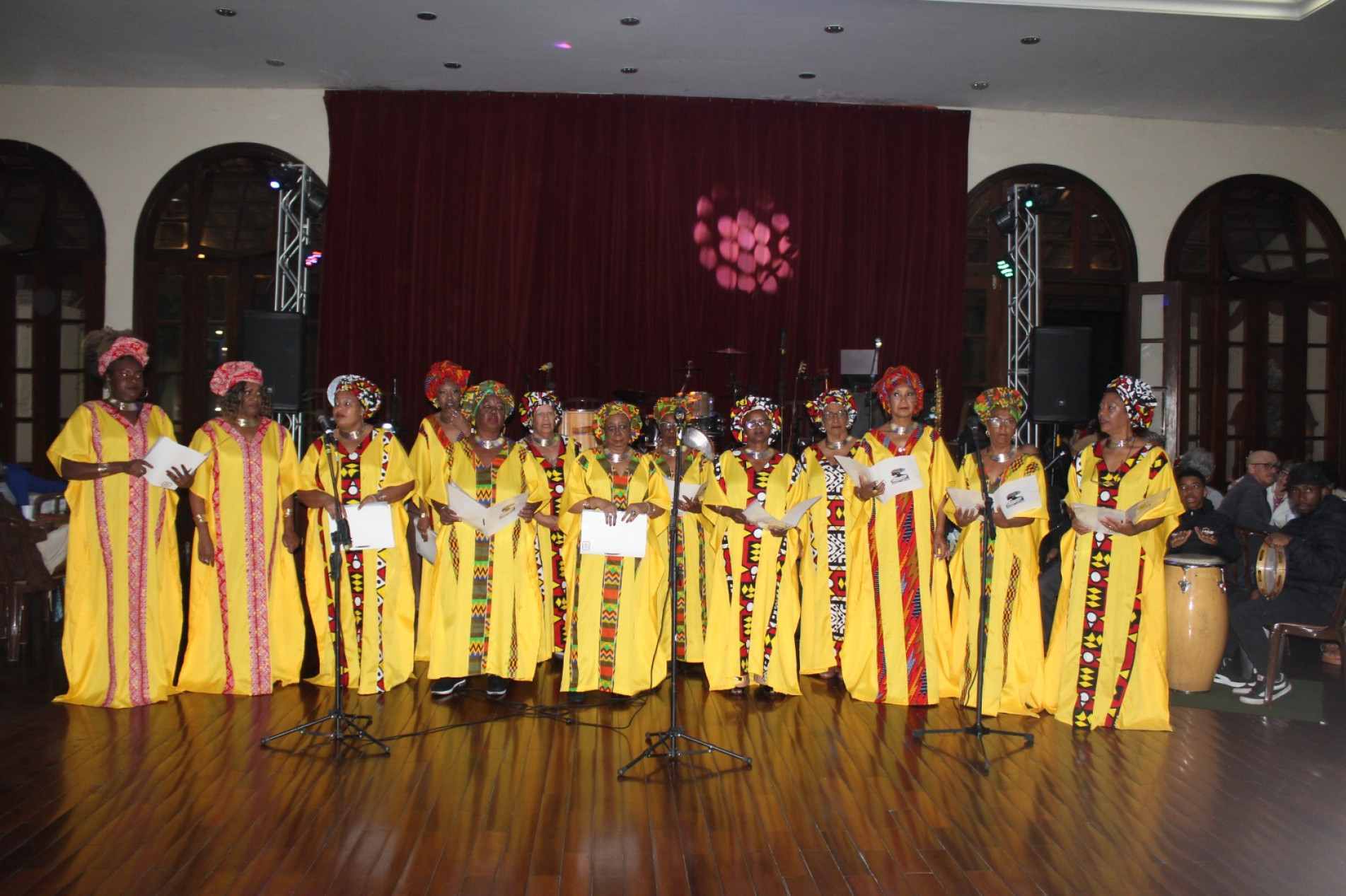 Iandra Ladeira, Kayla Campos, Célia Souza, Vera Torquato e Cuca Nascimento