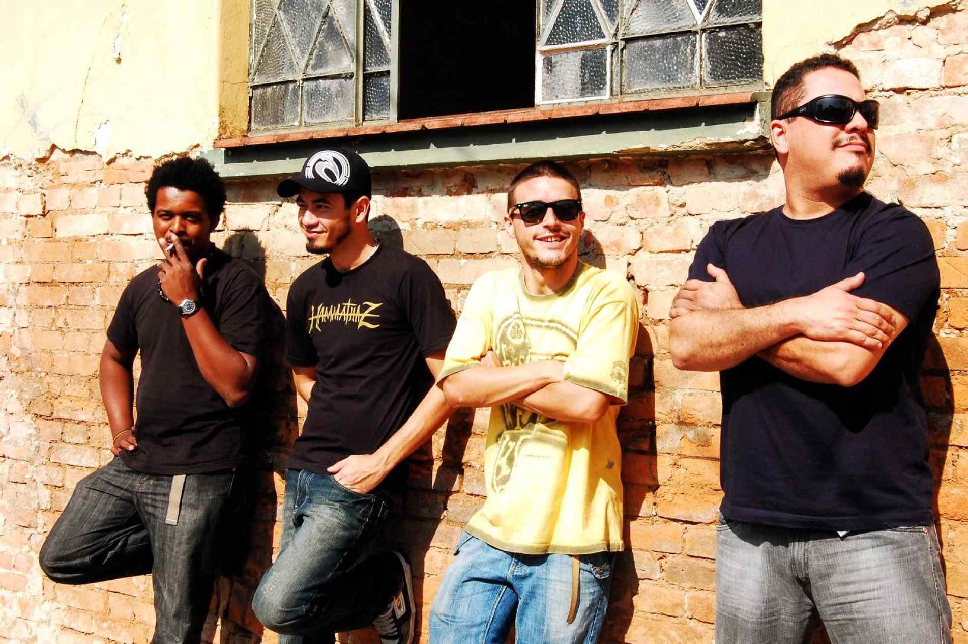 Após hiato, banda se apresenta no Huga Beetles