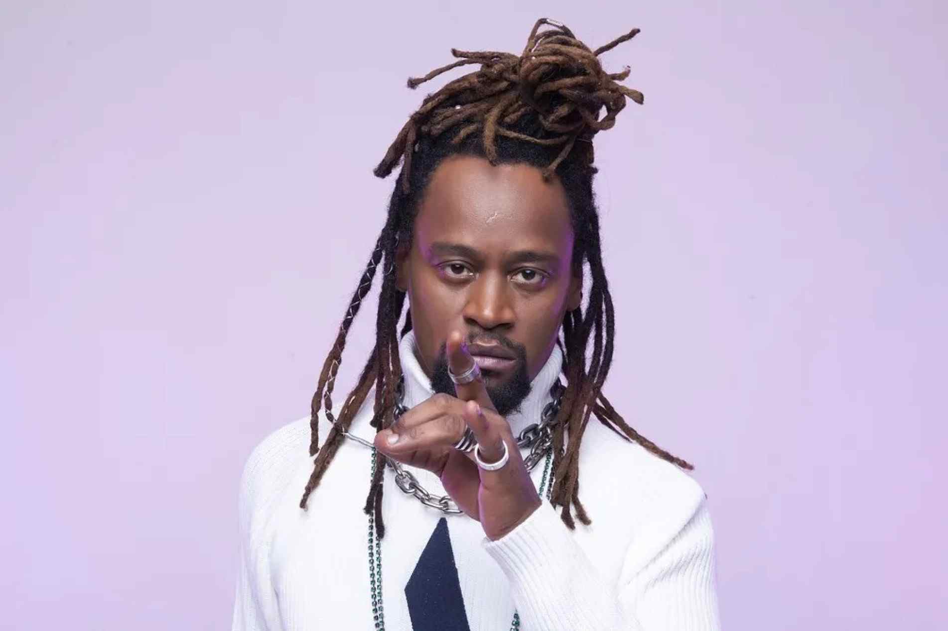 Toni Garrido comanda o palco do Viva São Roque, que segue com programação musical gratuita