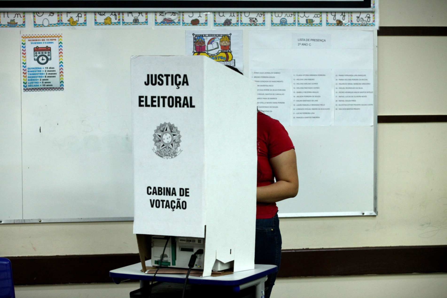 Primeiro turno das eleições será em 4 de outubro. O segundo turno, se necessário, será no dia 25 do mesmo mês