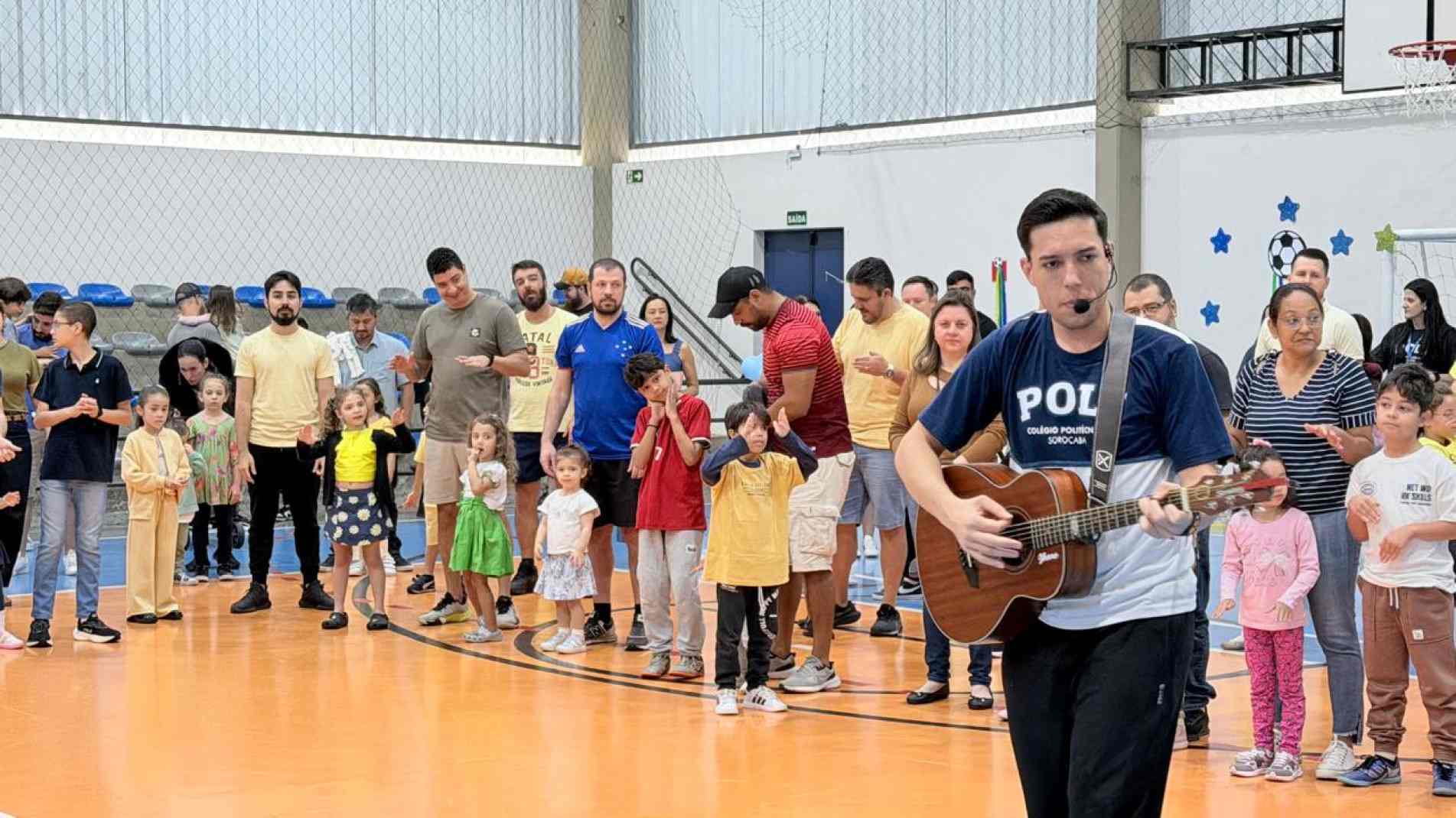 Programação teve futebol, ginástica, dança
e música em homenagem aos pais