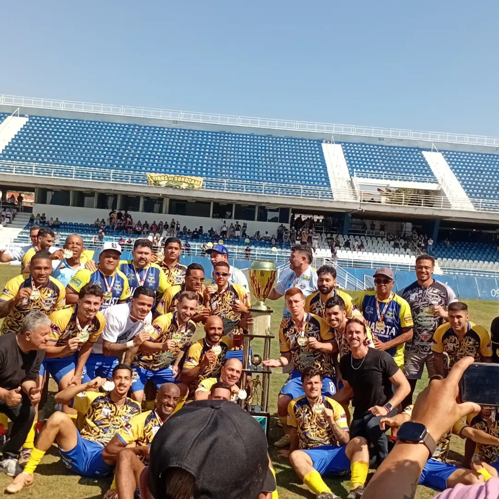 Amigos de Sorocaba/Alamino levanta a taça da Baltazar Fernandes 2026 após vitória nos pênaltis no CIC