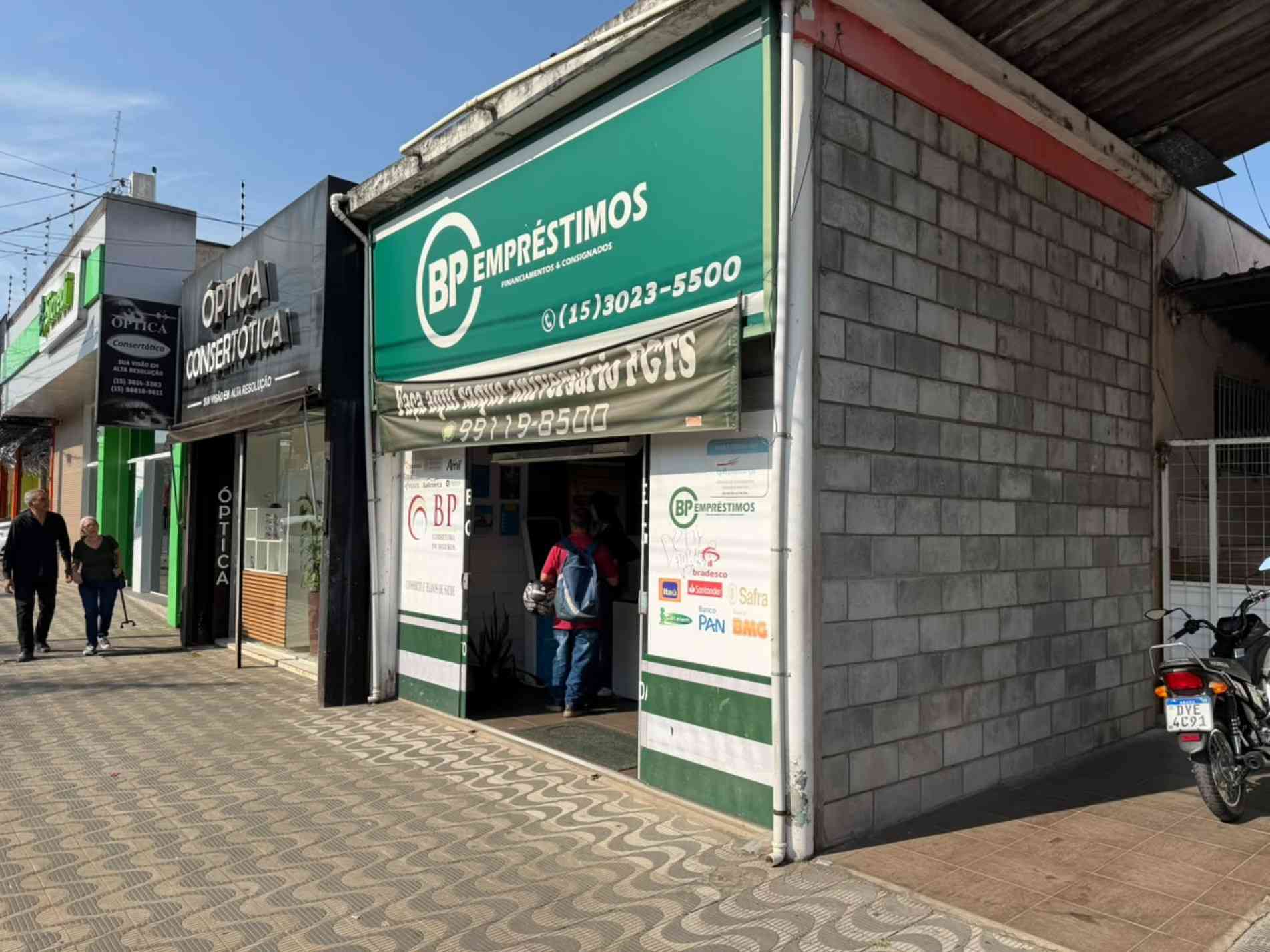 Relatos também envolvem críticas às condições do novo ponto de atendimento da empresa na região central da cidade 