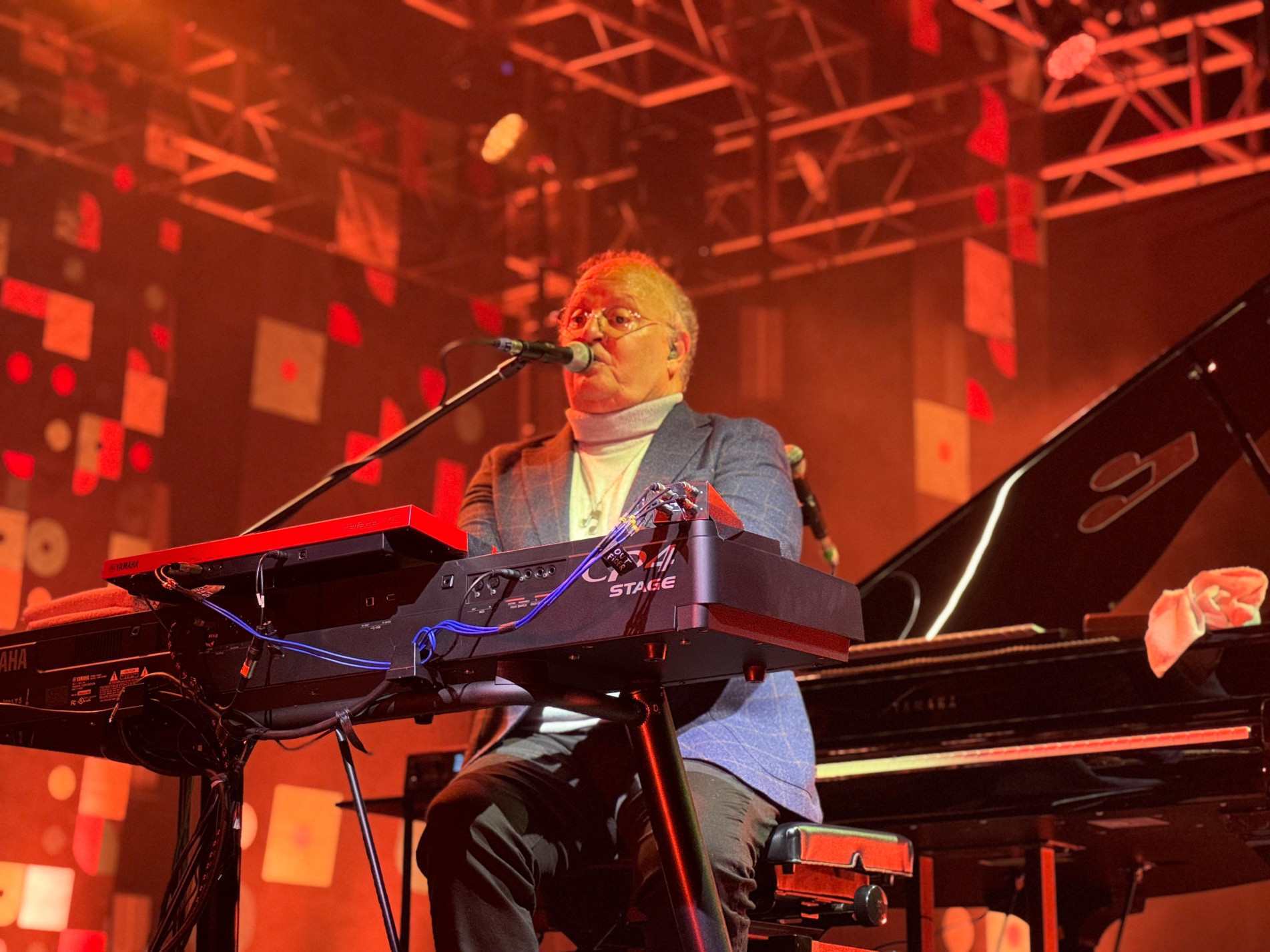  Guilherme Arantes em uma noitemarcada pela nostalgia, pela música e peloencontro de diferentes gerações