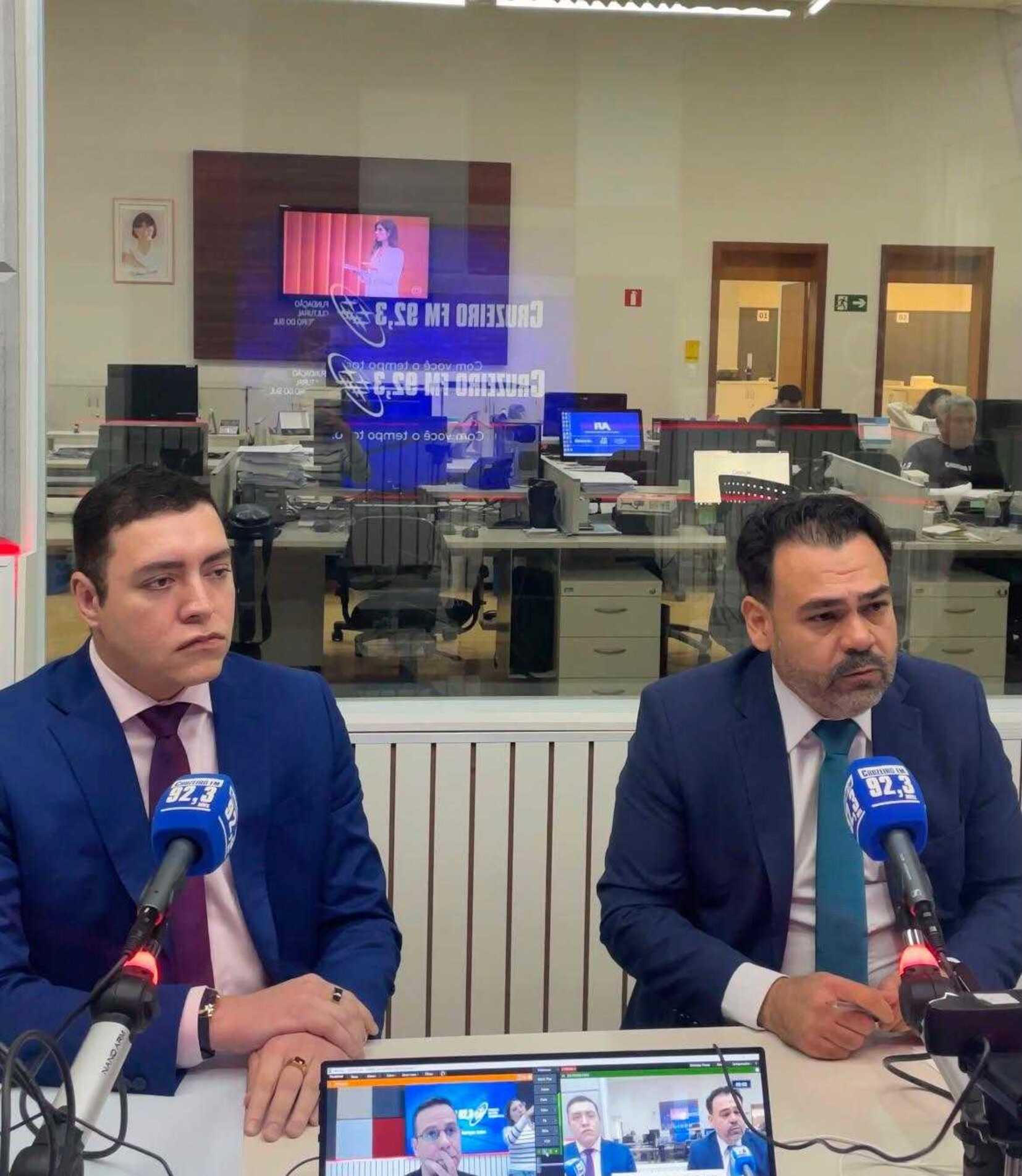 Corregedor-geral Otávio Martinez Isaquiel Ferreira e controlador-geral Carlos Alberto de Lima Rocco Junior; processo disciplinar foi encaminhado para apuração