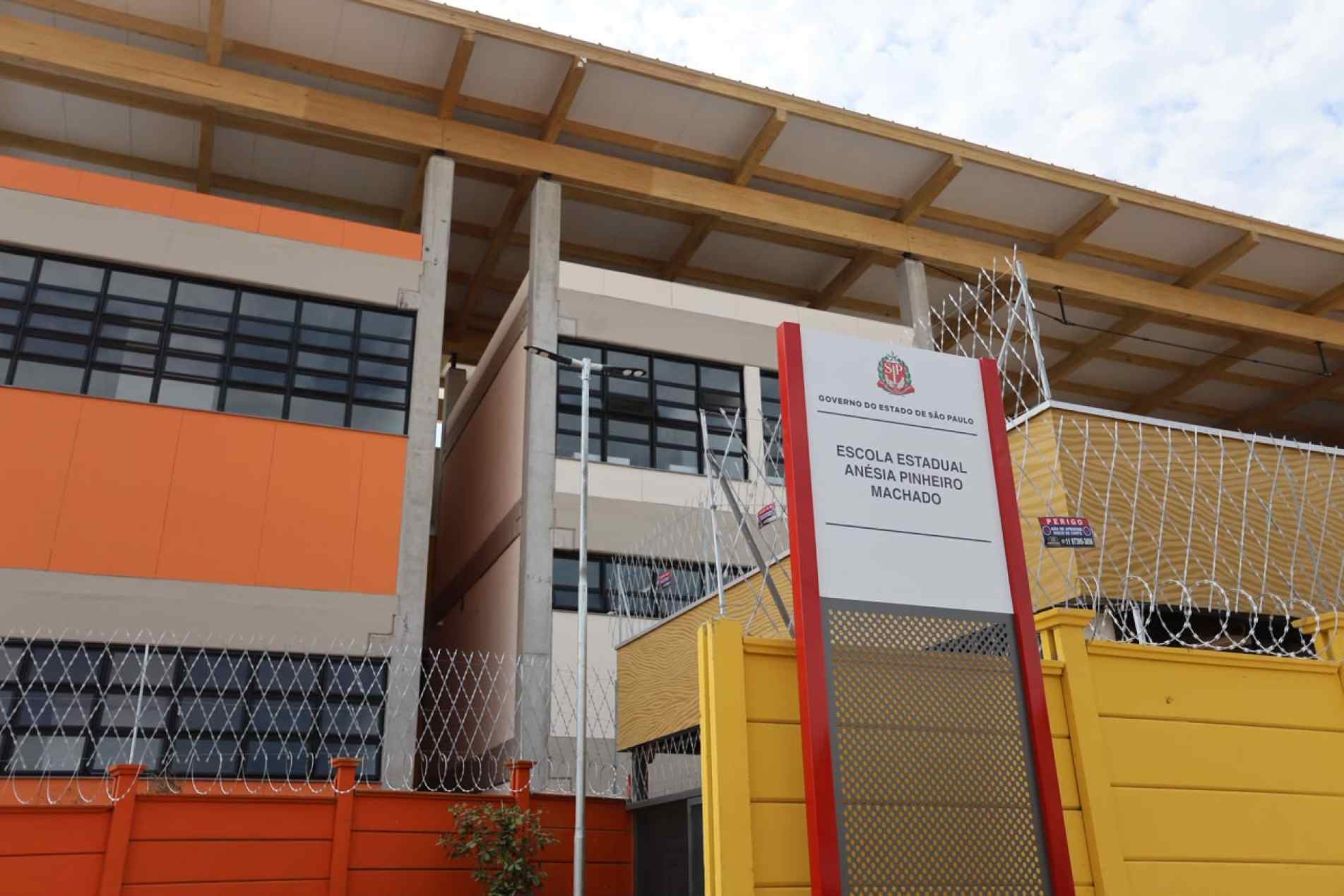 Escola tem capacidade para atender 700 alunos 