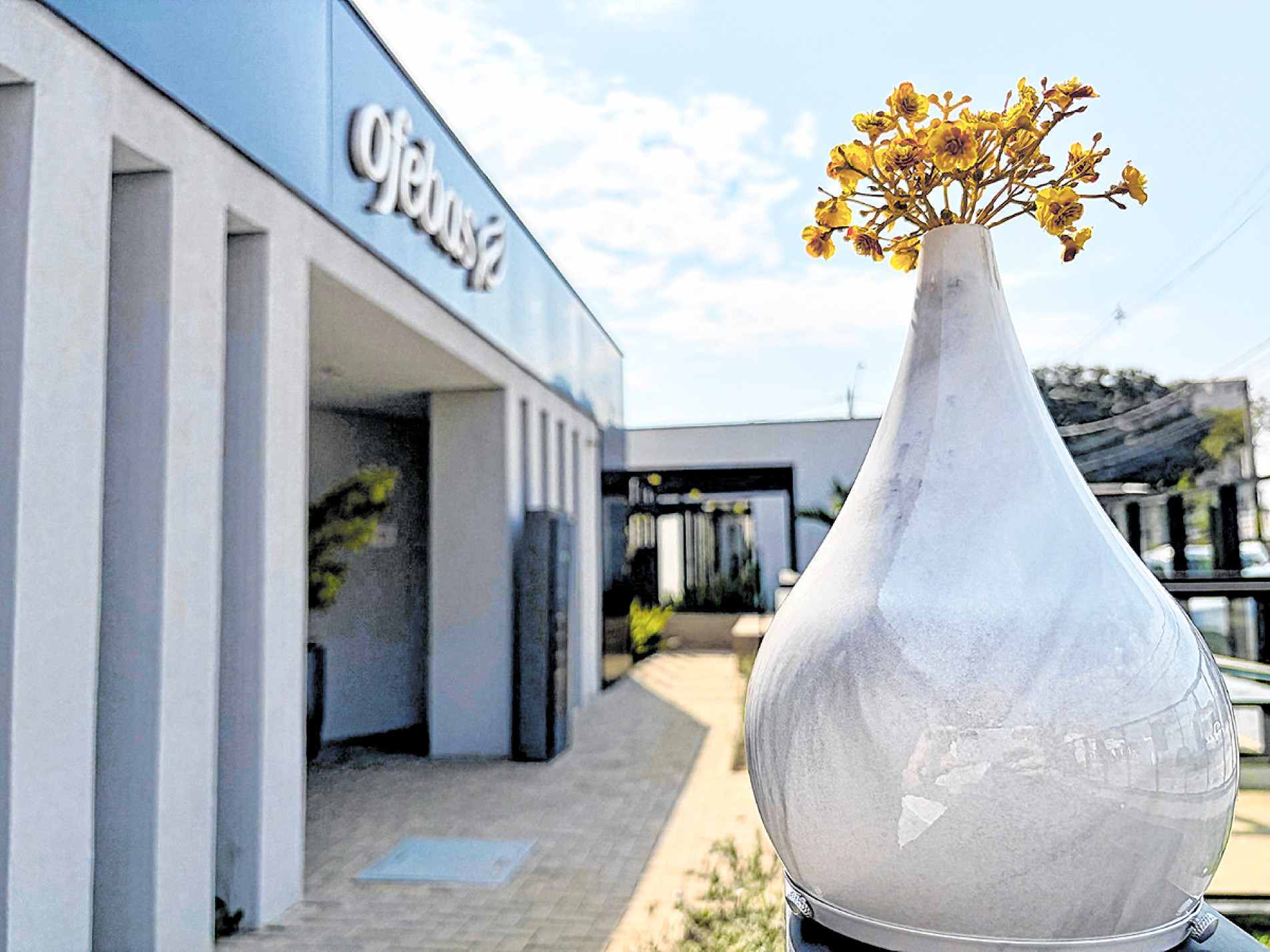 Cremação pode ser escolhida logo após a partida ou depois de um período de sepultamento, quando a família precisa reorganizar um jazigo
