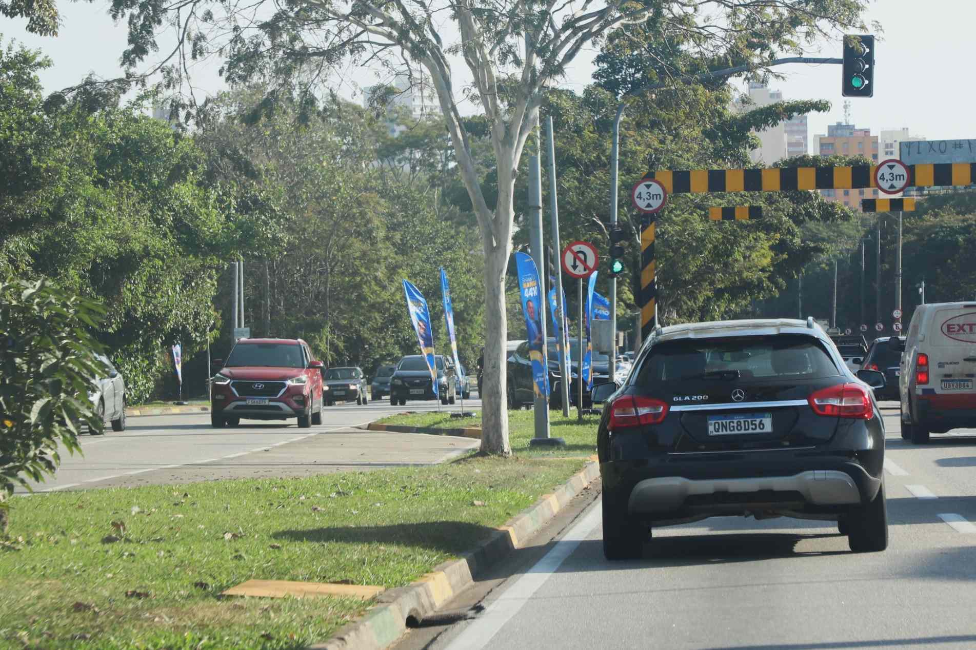 Propaganda eleitoral em avenida na Boa Vista