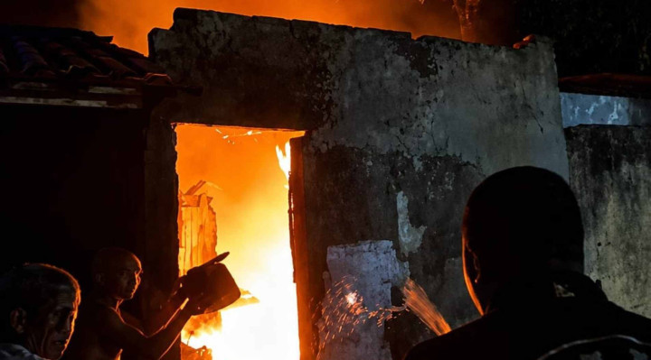 Incêndio em casa mobiliza equipes da Defesa Civil em Mairinque