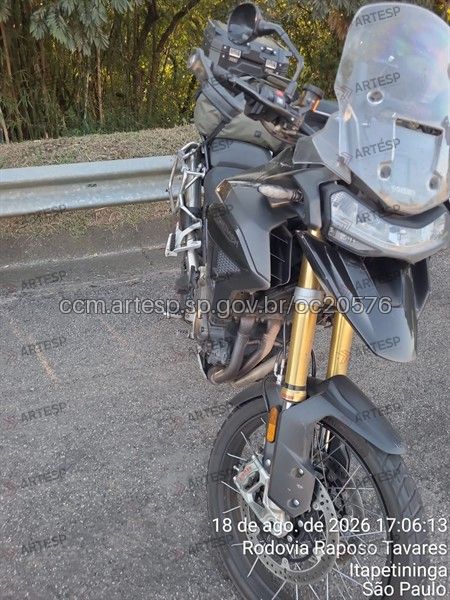 O motociclista precisou de atendimento de emerg&ecirc;ncia
