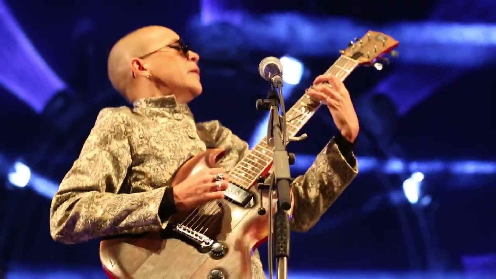 Cantora e guitarrista cearense Nanda Moura
traz o blues para o palco do Sesc