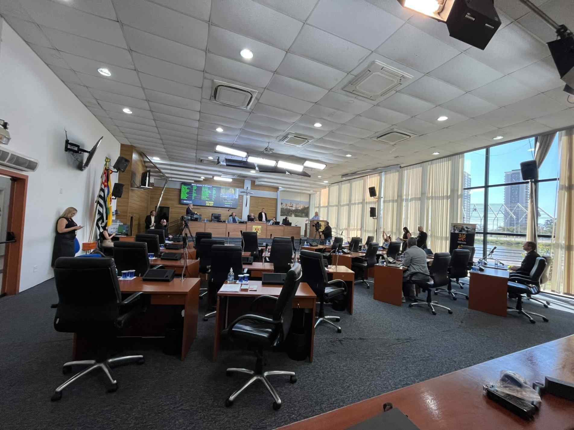 48ª sessão também teve propostas sobre telhados de amianto, emendas parlamentares e participação de Rodrigo Manga em campanha eleitoral