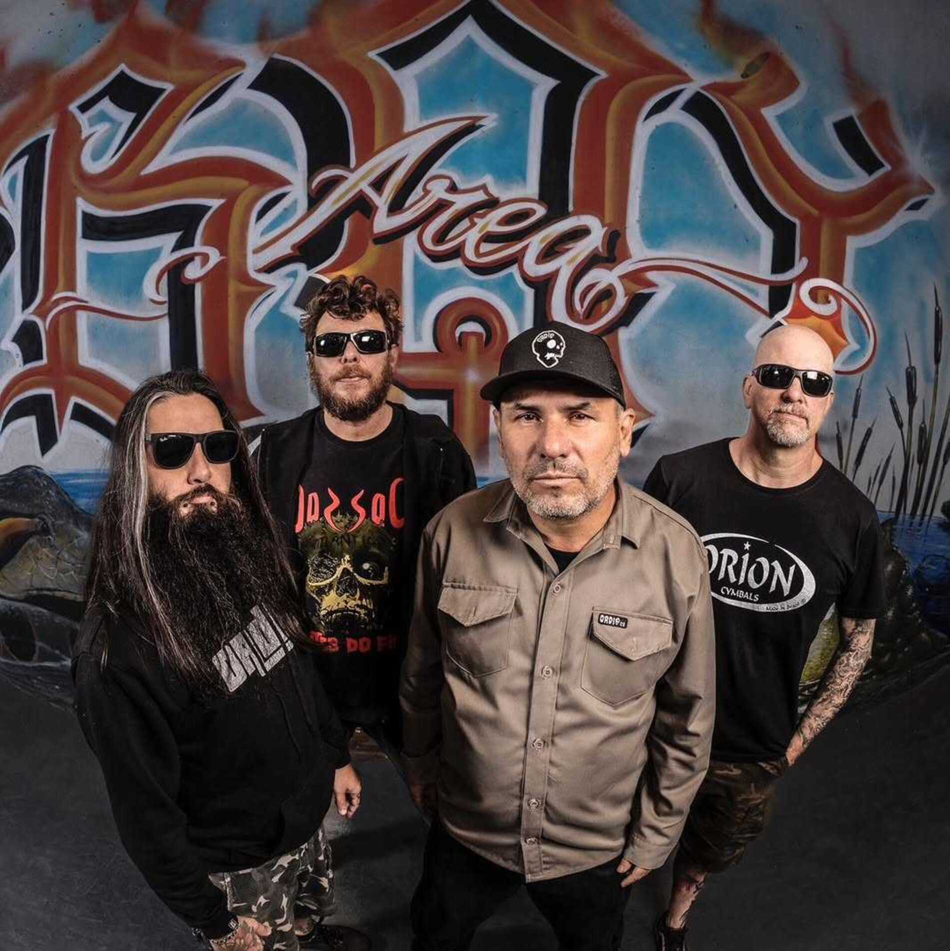A banda Ação Direta apresenta o show de lançamento do álbum Split, gravado em parceria com a banda alemã Japanische Kampfhörspiele