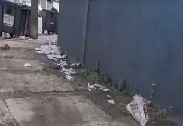 Esquina é alvo de reclamações de moradores por sujeira e insegurança