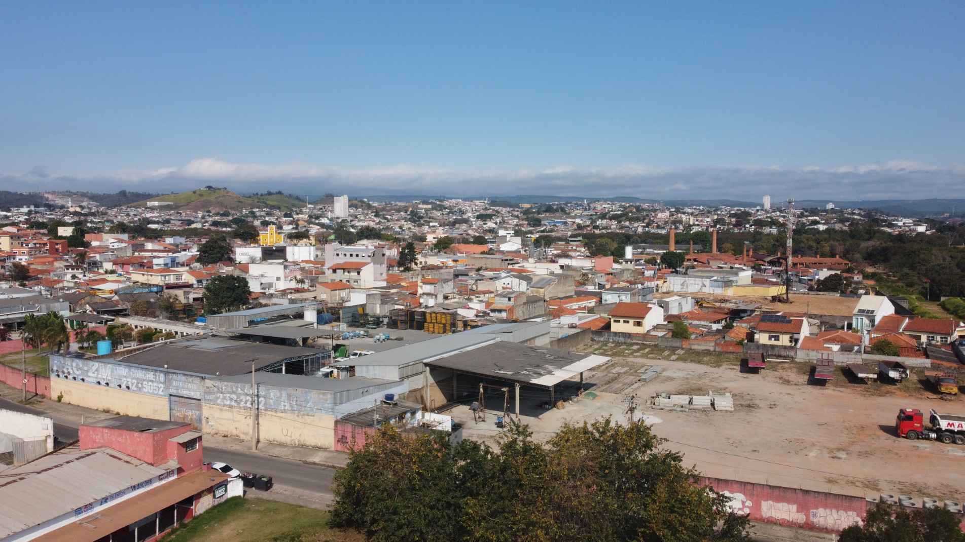 Mau cheiro - Moradores da zona leste de Sorocaba reclamam de mau cheiro de algo queimando, principalmente à noite. Aparentemente, a situação seria causada por uma empresa que já foi fiscalizada pela Cetesb entre abril e maio, mas agora faria a queima de resíduos durante a madrugada. O cheiro seria sentido na Vila Hortência, Vila Haro, Jardim Gutierres, Jardim Prestes de Barros e Jardim Piratininga.